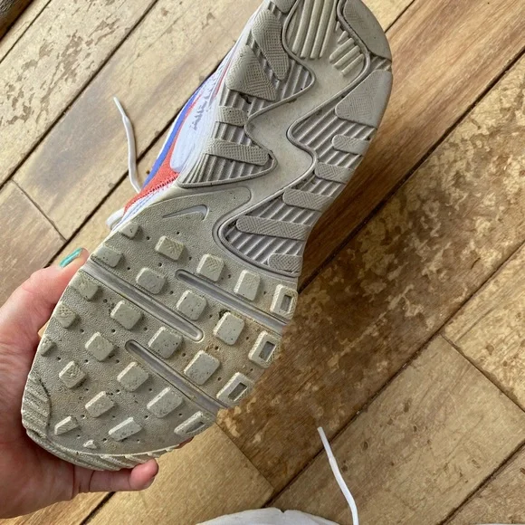 Nike White and Pink Sneakers Low-Top Lace-Up - Picture 5 of 6